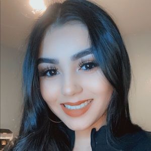 Meet your Posher, Valeria